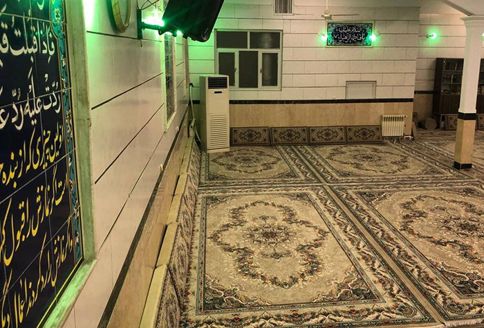 4-meter-wide Iranian mosque carpet installation