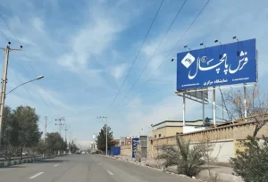 Premium machine-made Kashan carpet with Persian design by Pamchal