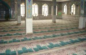 Mosque carpet installation reducing echo and improving prayer hall acoustics